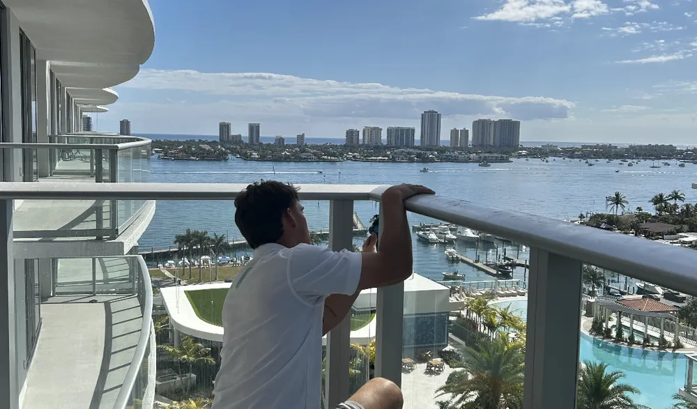 Condo balcony glass cleaning overlooking the Intracoastal